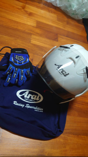 araiのヘルメット、 Fox手袋セット