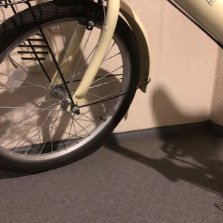 ○中古　折りたたみ自転車　20インチ　前かご・シマノ製6段変速