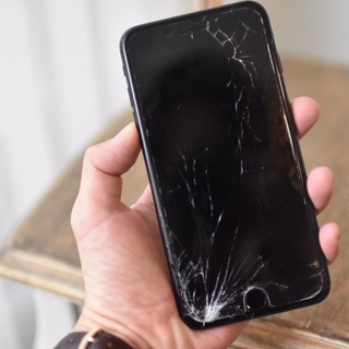 【豊島区】iPhone修理・出張でお伺いして30分で直します！ - 地元のお店