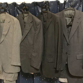 中古　メンズ　スーツ　１着のお値段です