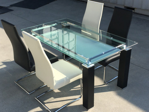 美品！ニトリ◇ガラス天板◇ニューヨーク ダイニングセット◇椅子4脚◇ブラック&ホワイト