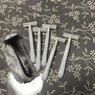 使い捨てカミソリ差し上げます！