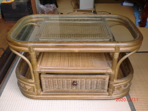 センターガラステーブル 籐製 中古現状渡し