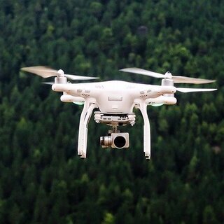 ドローン空撮体験会開催！未経験者も大歓迎!   春の空にドローン...