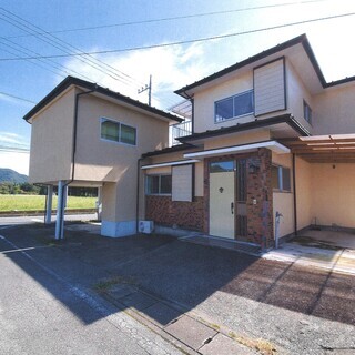リフォーム中古物件★5DK　★駐車場3台（屋根付き2台）　★エア...