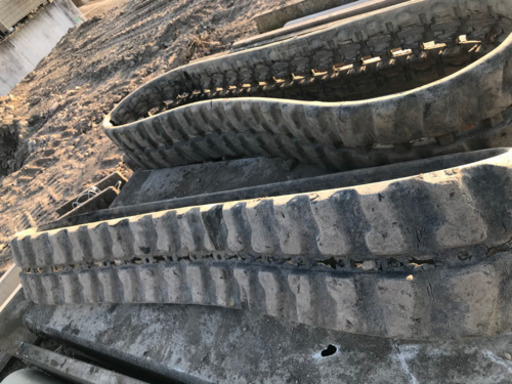 【中古部品】K300 * 109 * 41 コマツ PC30 キャタピラ ゴムローラー ユンボ 油圧式ショベル バックホー 重機 3トン ５トン ジャンク品 建機