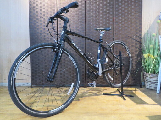 ■TREK 7.3 トレック 17.5　44.5cm サイズ ブラック 24速 アルミフレーム クロスバイク 自転車 札幌発