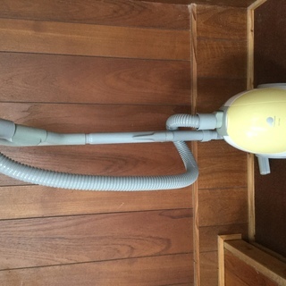 2015年　グリーンウッド製　掃除機