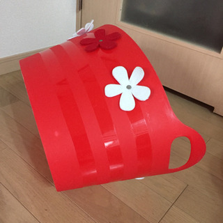 しっかりかための持ち手付プラスチックケース お花×赤色の画像