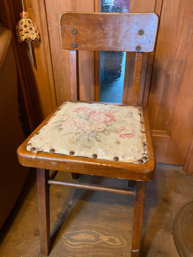 アンティークチェア花柄