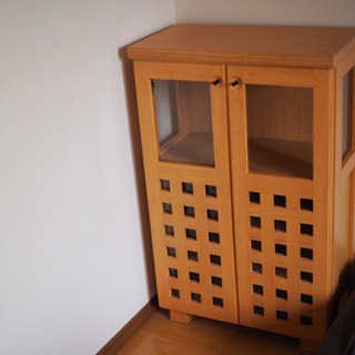 【お譲り先決定】ガラス扉つきキャビネットの画像