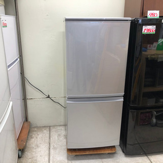 SHARP 2ドア冷蔵庫 137L どっちもドア 静音設計 耐熱トップテーブル Amazon.co.jp: シャープ SHARP 冷蔵庫 137L(幅48cm) つけかえどっちも