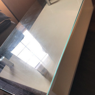 ガラステーブルの画像