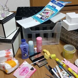 入らなくなったので収納雑貨、化粧品、出ました。