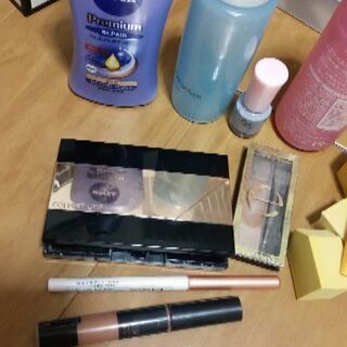 入らなくなったので収納雑貨、化粧品、出ました。の画像