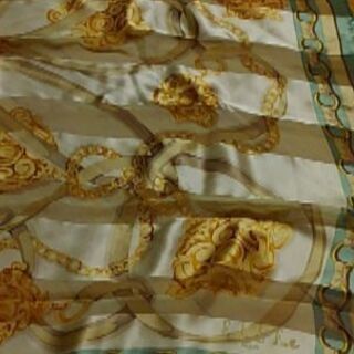 スカーフ　ブランド