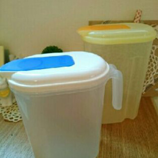 写真奥の黄色の給水ポット探してます。
