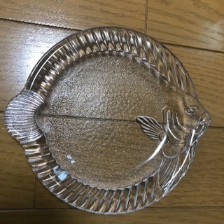 ガラスの平皿  魚