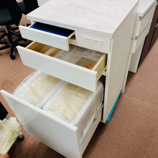 新生活応援価格 ✨新品✨永野家具 ★大理石調　ゴミ箱付きカウンター★