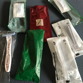 ホテルアメニティ　使い捨てカミソリ　7つ