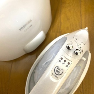 美品【¥2000】東芝アイロン、アイロン台セットの画像