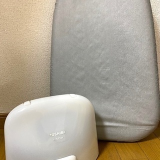美品【¥2000】東芝アイロン、アイロン台セット