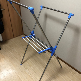 室内洗濯物干しの画像