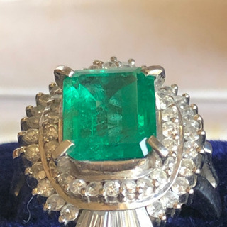 早いもん勝ち　試着大歓迎　指輪　エメラルド　1.898CT メレダイヤ　0.75CT  7号　の画像