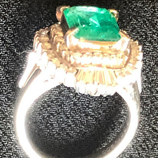 早いもん勝ち　試着大歓迎　指輪　エメラルド　1.898CT メレダイヤ　0.75CT  7号　の画像