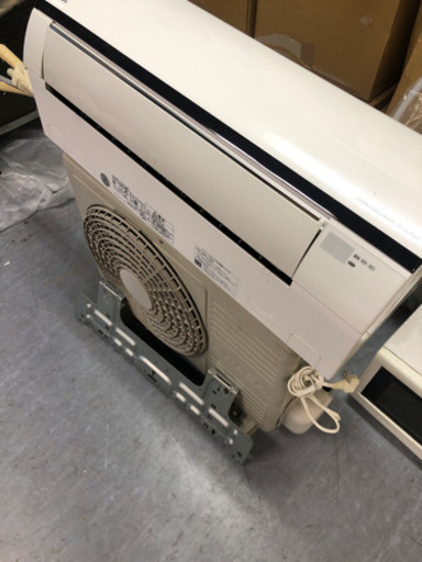 HITACHI 日立ルームエアコン　RAS-G22D(W) 冷媒R410 2014年　白くまくん