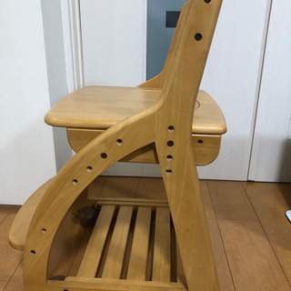 引き取り先、決まりました。学習机の椅子の画像