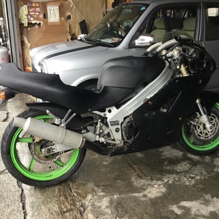 【引き取り先が決まりました】ＺＸＲ２５０　８９年式　フルパワー　エンジン始動ＯＫ　カウル欠品無！　登録書類有の画像