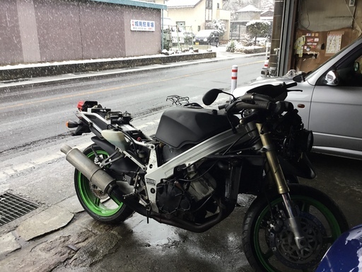 【引き取り先が決まりました】ＺＸＲ２５０　８９年式　フルパワー　エンジン始動ＯＫ　カウル欠品無！　登録書類有