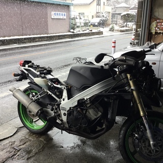 【引き取り先が決まりました】ＺＸＲ２５０　８９年式　フルパワー　エンジン始動ＯＫ　カウル欠品無！　登録書類有の画像