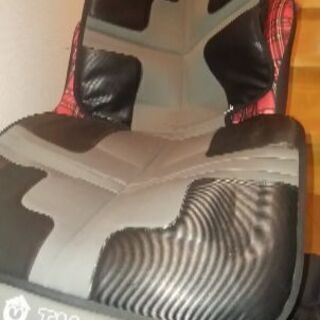 チャイルドシート一式と保護シートの画像