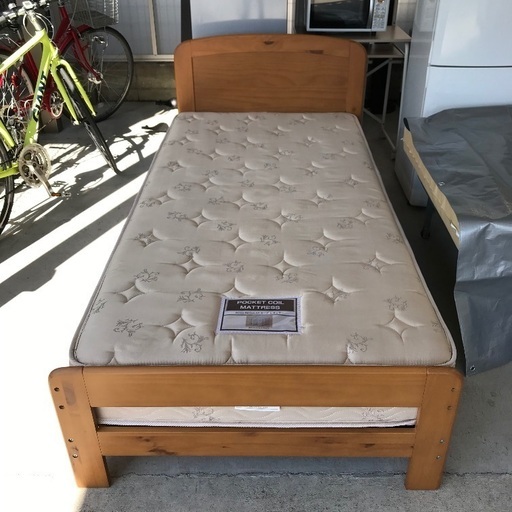マットレス付き木製シングルベッド