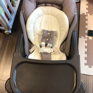 アップリカ ユラリズムオート テーブル付き電動ハイローチェア