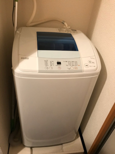 テーブル、椅子、シングルベッド、洗濯機