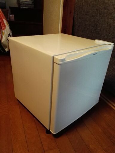 小型冷蔵庫(中古)を売ります。
