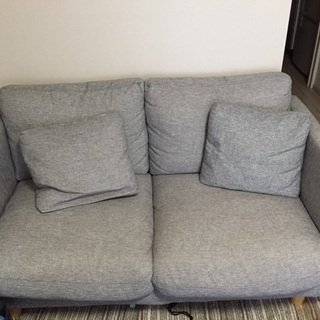 グレイのソファ