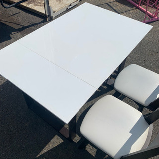 食卓テーブルの画像