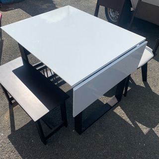 食卓テーブルの画像