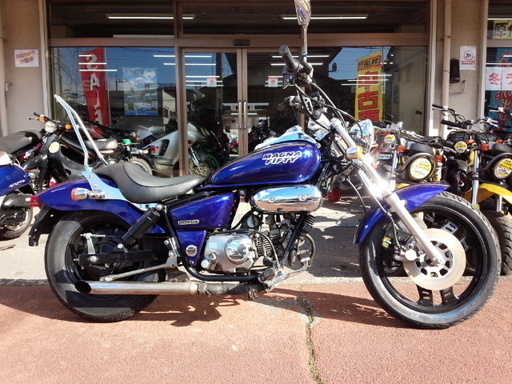 NO.3183　マグナ５０ （ＭＡＧＮＡ）　４サイクル　クラッチ付き４速ギヤ スラッシュカットマフラー　シーシーバー　オイルクーラー　ブルーメタリック　☆彡