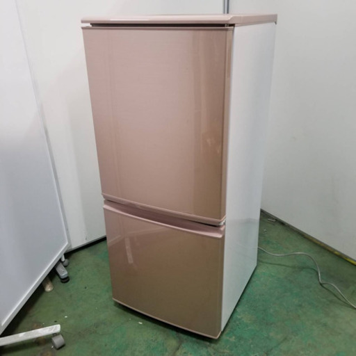 ★状態良くてお手頃価格★単身向け２ドア冷蔵庫★シャープ　137L★送料無料エリアあります★