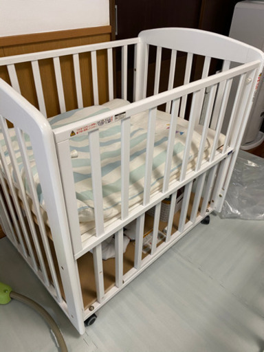 カトージ　ミニサイズ　ベビーベッド　取引中