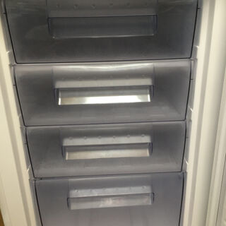 冷凍庫 直冷式 完全未使用 使用感ゼロ 霜一切なし シャープ FJ-HS9X-W 2018年 86L 4段収納ケース 電子レンジ上置き可 ×自動霜取り 外観３点小スレあり 製品レビューありの画像