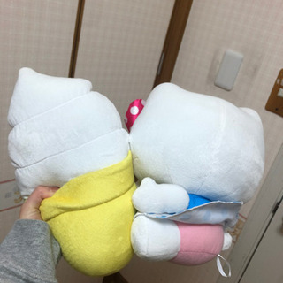 ハローキティのぬいぐるみの画像