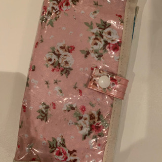 小物収納ポーチ　パスポートも入ります。