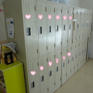 オフィスロッカー8人用　4個差し上げます。の画像