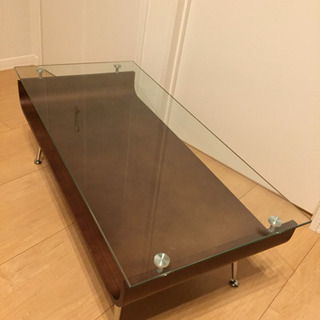 決まりました ガラスのテーブルの画像